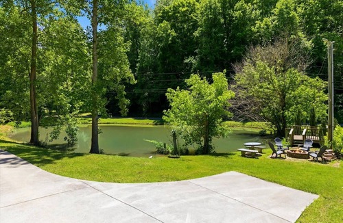 Dandridge House | Middle of Everywhere by Beyond Expectations- Hot Tub, Pond & Smoky Retreat