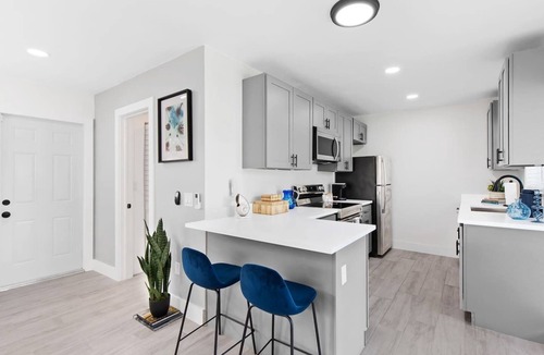 Coral Ridge Apartment | Middle River Suites Unit #4