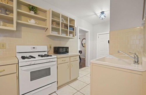Knight Park House | Midtown 2BR Home Near DT and G Aquarium
