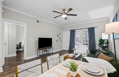Old Fourth Ward Apartment | Midtown Atlanta High-Rise King Suite - Rooftop Pool - Free Parking - FIFA World Cup Ready