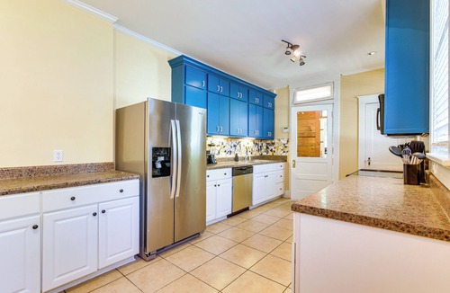 Crosstown Cottage | Midtown Duplex 1 Mi to Memphis Zoo & Overton Park!