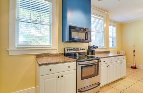 Crosstown Cottage | Midtown Duplex 1 Mi to Memphis Zoo & Overton Park!