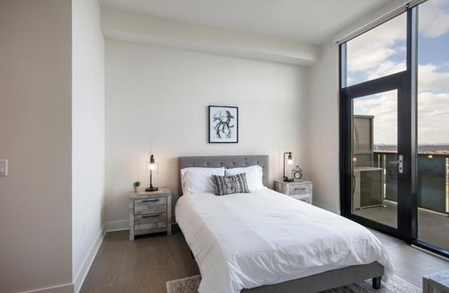 Home Park Apartment | Midtown Penthouse 2 bdrm