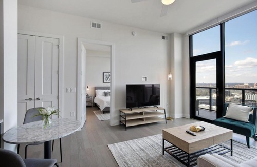 Home Park Apartment | Midtown Penthouse 2 bdrm
