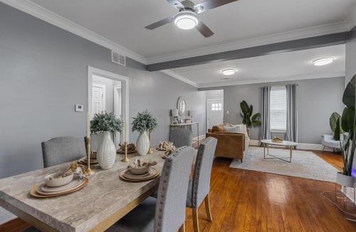 Vollintine-Evergreen House | Midtown Retreat, 4mi to Downtown & Large Private Deck