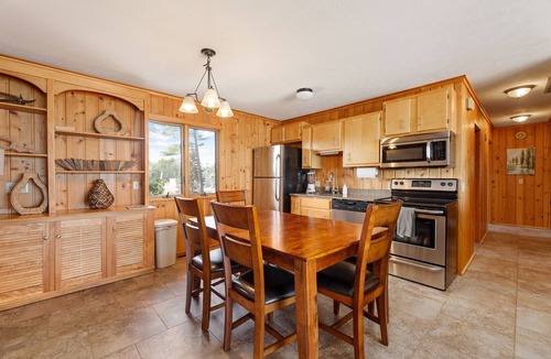 Traverse City House | 🐚 Million Dollar Views 5BDR Beachfront in East Bay