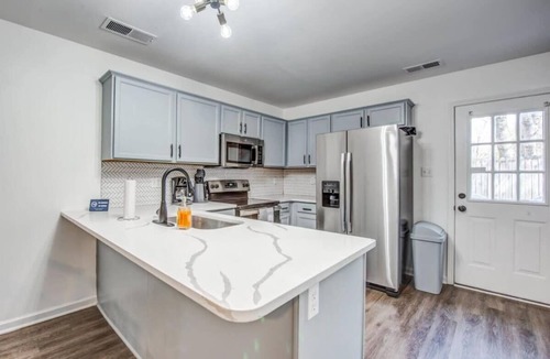 University District Hotel | Mins to Dtwn High Point Duet