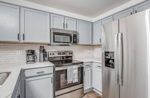 University District Hotel | Mins to Dtwn High Point Duet