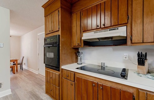 Columbia House | Mins to Lake Murray & Downtown! Soda City Suite