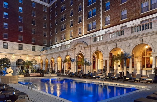Central West End Apartment | Minutes away from Missouri Botanical Garden! 4 Spacious Rooms, Pet-Friendly