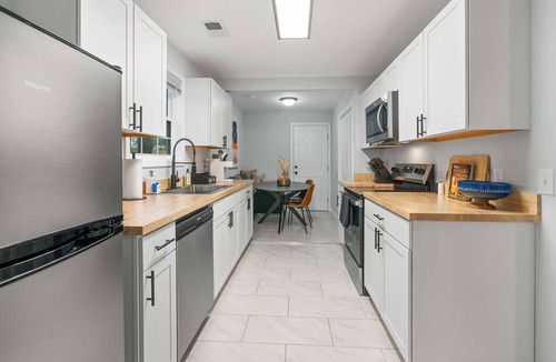 North Charleston House | Minutes to Downtown & Park Circle | Cozy Stay