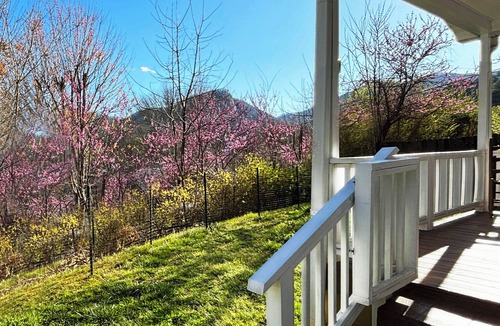 Sylva House | Miraflor Guest House, family and pet friendly