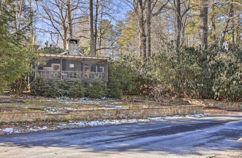 Mirror Lake House | Mirror Lake Cabin ~ 1 Mi to Dtwn Highlands!