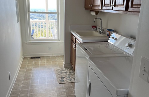 Cana House | Misty Mountain: Breathtaking views, peaceful moments, and fun with loved ones.