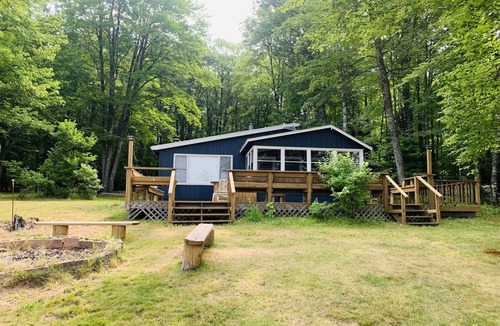 Gwinn House | Mitchell Lake 3 bedroom, 1 full bathroom, 1 half bathroom getaway