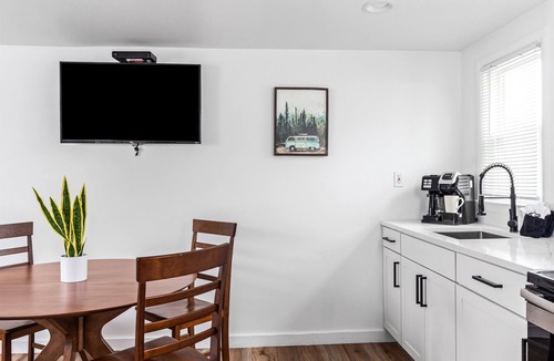 Ludington Apartment | Mitten Flats #1 - 1 Block to the beach! Hot Tub