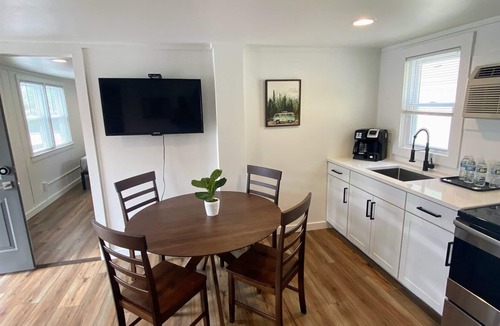 Ludington Apartment | Mitten Flats #2 - 1 Block to the beach! Hot Tub!