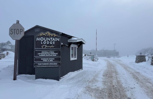 Snowshoe Condo | ML117 Convenient 1st Floor Condo, Gated Deck