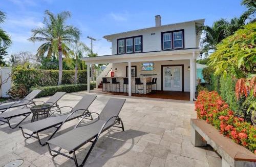 Mango Groves Apartment | Modern 1BR Retreat with Pool at Lake Worth