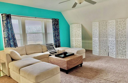 Roselawn Finance Apartment | Modern 2-Bed Apartment with Kitchen & Living Room