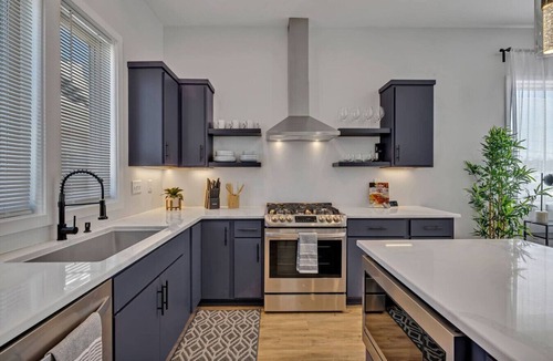 Maxwell Condo | Modern 2-bed Townhome, Roof Deck City View!