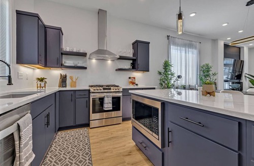 Maxwell Condo | Modern 2-bed Townhome, Roof Deck City View!