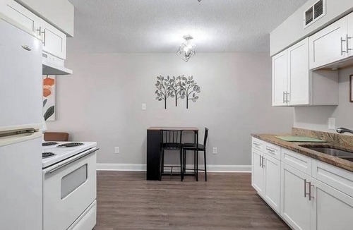 East Memphis House | Modern 2-bedroom townhome in lively Memphis near Beale St