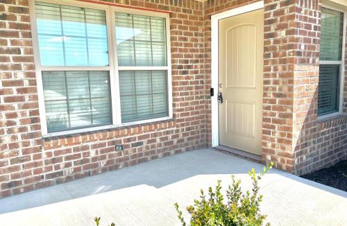 Richmond House | Modern 2bd 2ba - Near I75, No Steps, Free Wifi