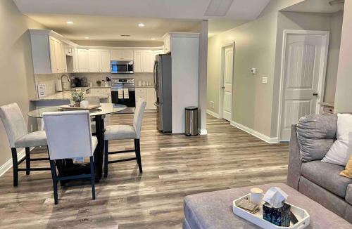 Richmond House | Modern 2bd 2ba - Near I75, No Steps, Free Wifi