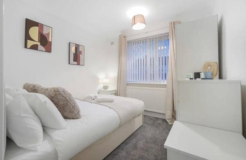 Middlesbrough House | Modern 2BR Middlesbrough Parking