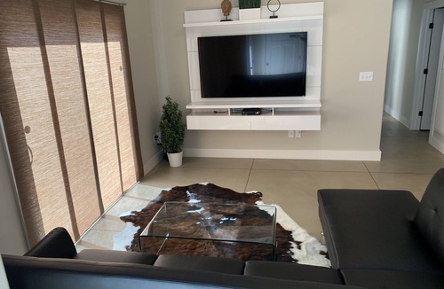 Derby Condo | Modern 3 Bedroom Executive House by AFB
