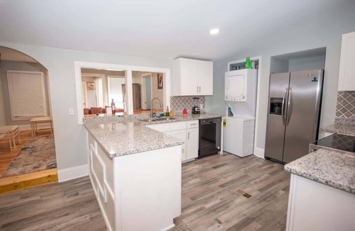 Gainesville Cottage | Modern 3 bedroom home 10min DTown Gainesville