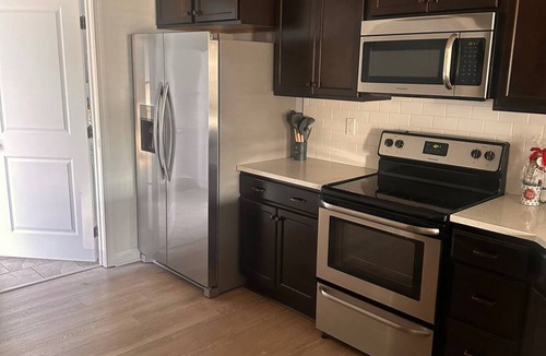 Elizabethtown House | Modern 3 bedroom house with AC in charming Elizabethtown with free Ev charging