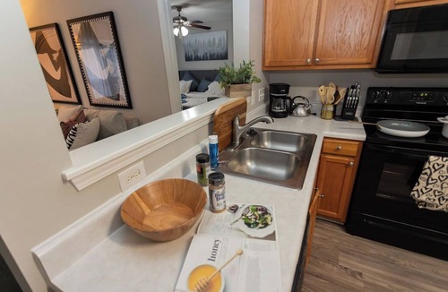 Oakdale House | Modern 3 Bedroom with 5 beds, Firepit only 10 minutes from Uptown CLT