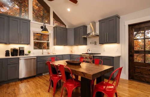 Hemlock Hills Cabin | Modern 3BR Cabin: Hot Tub, Mountain Views, Arts District, Rocky Top Sports World