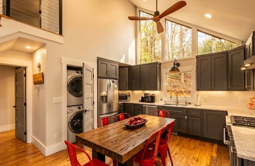 Hemlock Hills Cabin | Modern 3BR Cabin: Hot Tub, Mountain Views, Arts District, Rocky Top Sports World