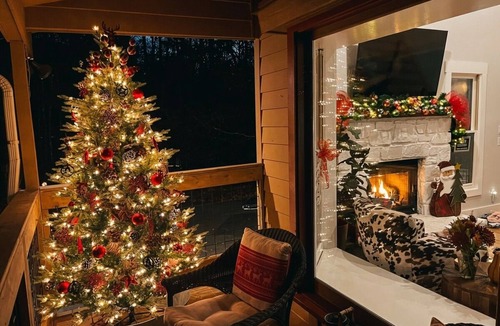 Hemlock Hills Cabin | Modern 3BR Cabin: Hot Tub, Mountain Views, Arts District, Rocky Top Sports World