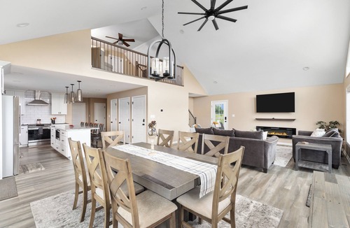 Stanley House | Modern 4-bedroom Country House in Stanley with A Big Sky View!