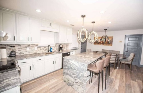 Dawsonville House | Modern 4 bedroom home mins from Dawnsonville