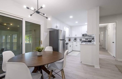 Briarwood House | Modern 4-Bedroom Home in Little Rock