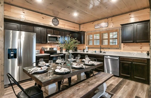 Sevierville Cabin | Modern 4BR Cabin ★ Amazing Location Near Dollywood ★ Grotto Hot Tub ★ Game Room