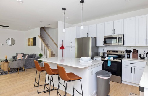 Ponderosa - Wingate House | Modern 4BR Home/Hot Tub Game Room Fenced