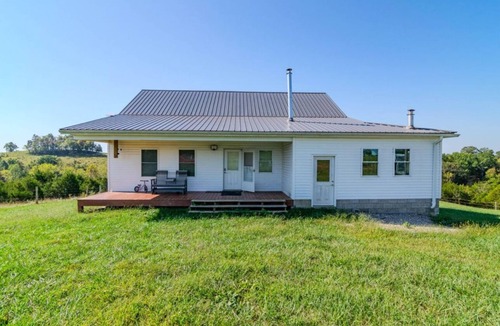 Hillsboro House | Modern 5-BDR Farmhouse in Hillsboro-Mins Away From Cave Run Lake- Stargaze&Relax