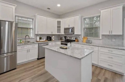 West End House | Modern 5 Bedroom Home near Downtown Atlanta