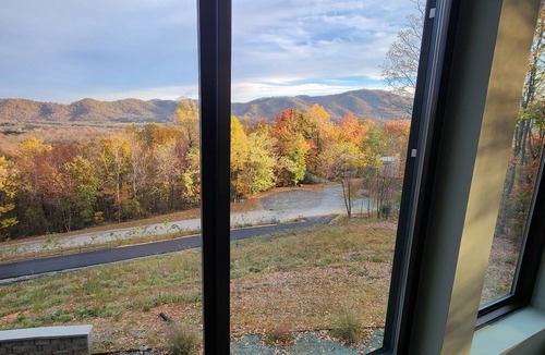 Wintergreen House | Modern 5 bedroom retreat w/mountain views. Sauna + Wood fired pizza oven!