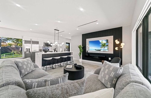 Miami Gardens House | Modern 5BR Dream: Courts/Playground & Heated Pool