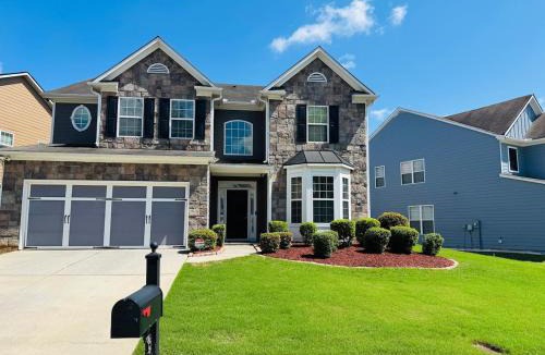 Lilburn House | Modern 5BR Retreat with Office Fully Furnished