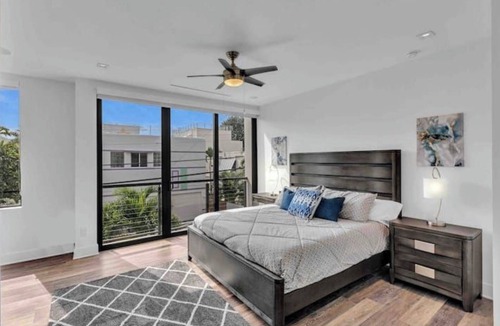 Colee Hammock House | Modern 5BR Townhome 25mins to HardRock FIFA WorldCup, 5mins to the beach