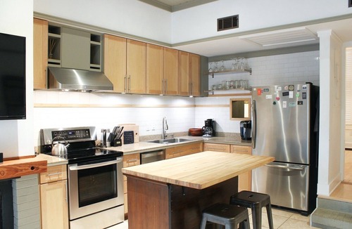 Historic Downtown Savannah House | Modern Amenities in Historic Gaston St. Home w/Courtyard by Lucky Savannah