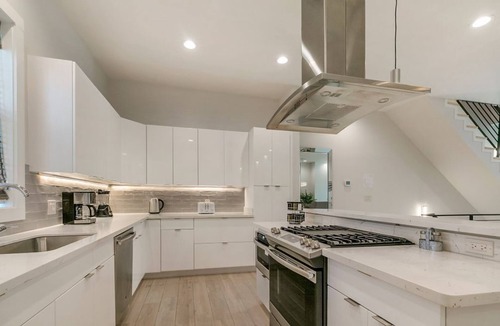 Mid-City House | Modern and New Townhouse across from Lafitte Greenway